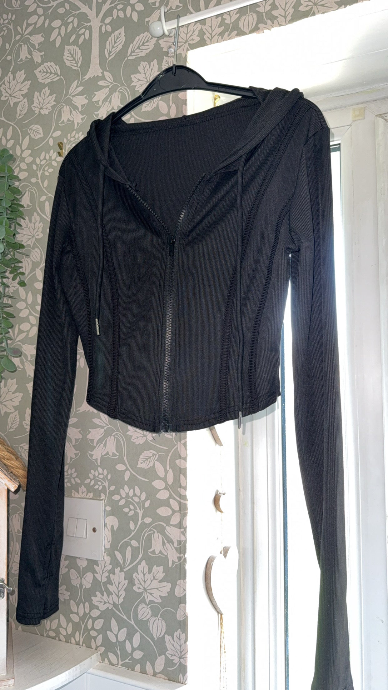 Barnyard Gym Hooded Crop Jacket